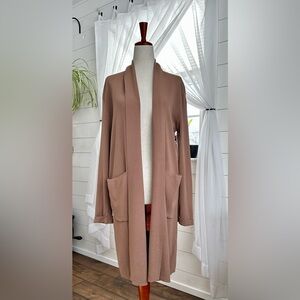 Woman’s Mod Ref taupe open front cardigan. Size Medium